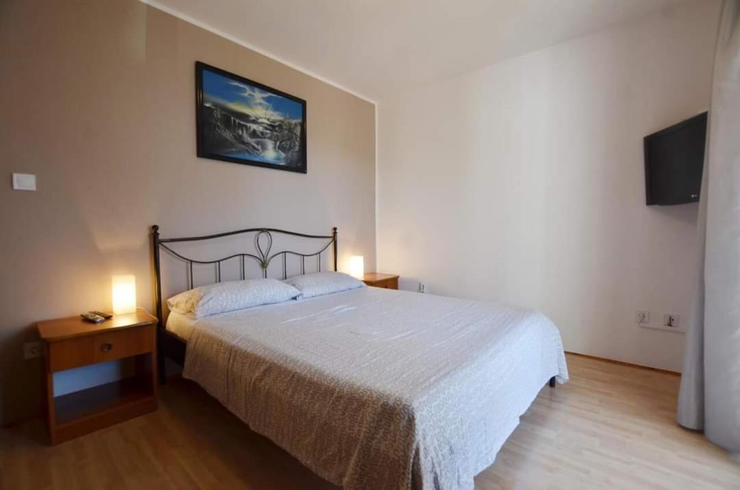 רוביני Tony Apartments חדר תמונה